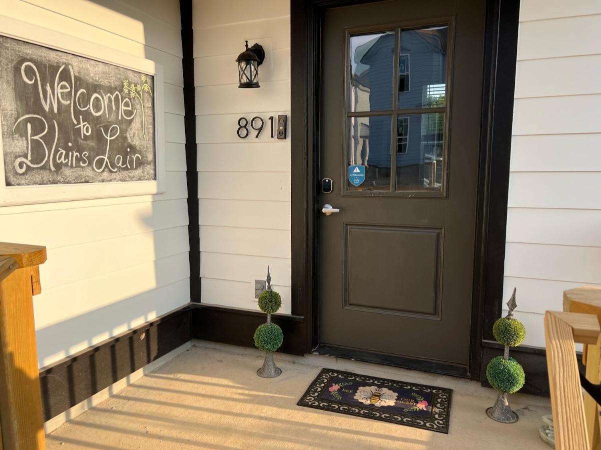 New Centennial Park Luxury Smart W Courtyard Holiday home Fayetteville